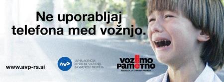 Uporaba telefona med vožnjo je nevarna! 1